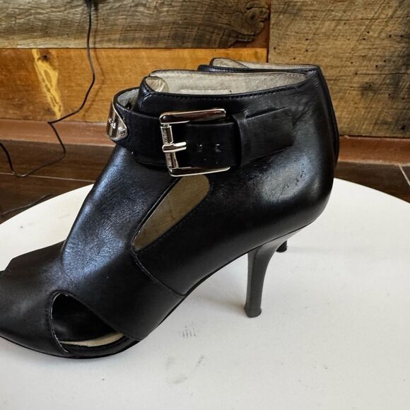 Michael Kors MK Plate Peep-Toe Booties – Size 6M - Picture 6 of 12